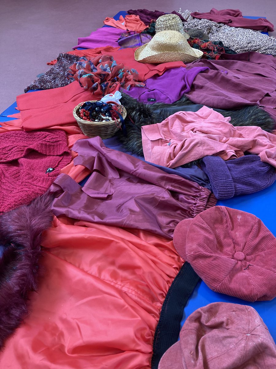 WonderfulBeast_'s tweet photo. Costumes! Back in @SnapeSchool with #JackyLinney @AlysKihl @EmmaBernard13 @beejadance @Martinas5714 and @emmaclosebrooks for our second week of #FirstTheDance workshops today. Just look at those gorgeous colours! Tickets https://t.co/WSAd7TpSuV https://t.co/8utpYfwfup