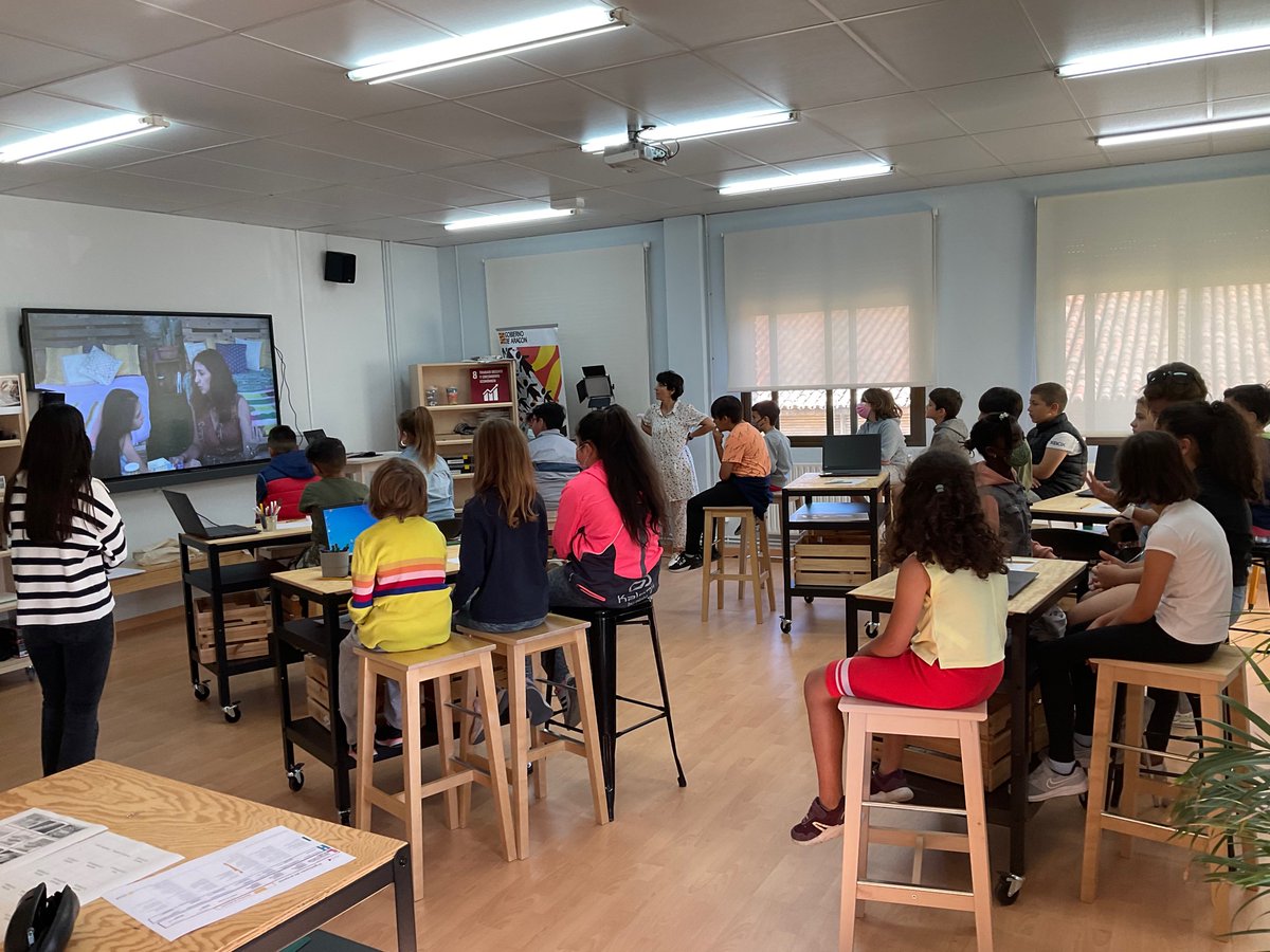 cpmariadeavila's tweet photo. Alumnado y profesorado del @CEIPDomingMiral reflexionan sobre el consumo de productos de cercanía junto a las asesorías en el #STEAMLabARAGON #STEAMCentros @dgafprofesorado @gustarcef https://t.co/lZJ4A2Zxzp