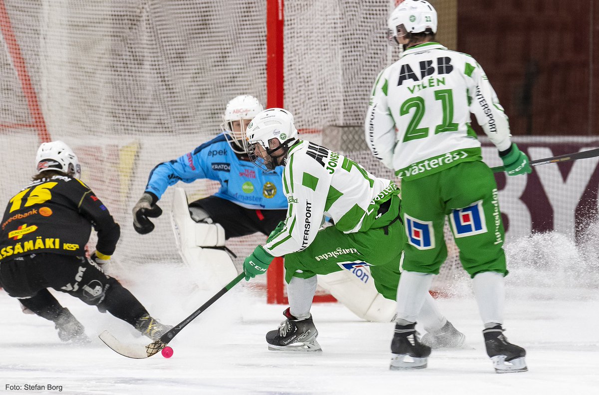 VSKBandy's tweet photo. ☀️ | Midsommarbandy i Söderhamn!

Vi hörde att ni saknar att gå på bandy, onsdagen 22 juni 19:00 ställs herrlaget mot @BrobergBandy i Helsingehus Arena! Vilka kommer vi se på plats? 😎

#VSKBandy #svbandy #västerås https://t.co/6xxso3B1ue