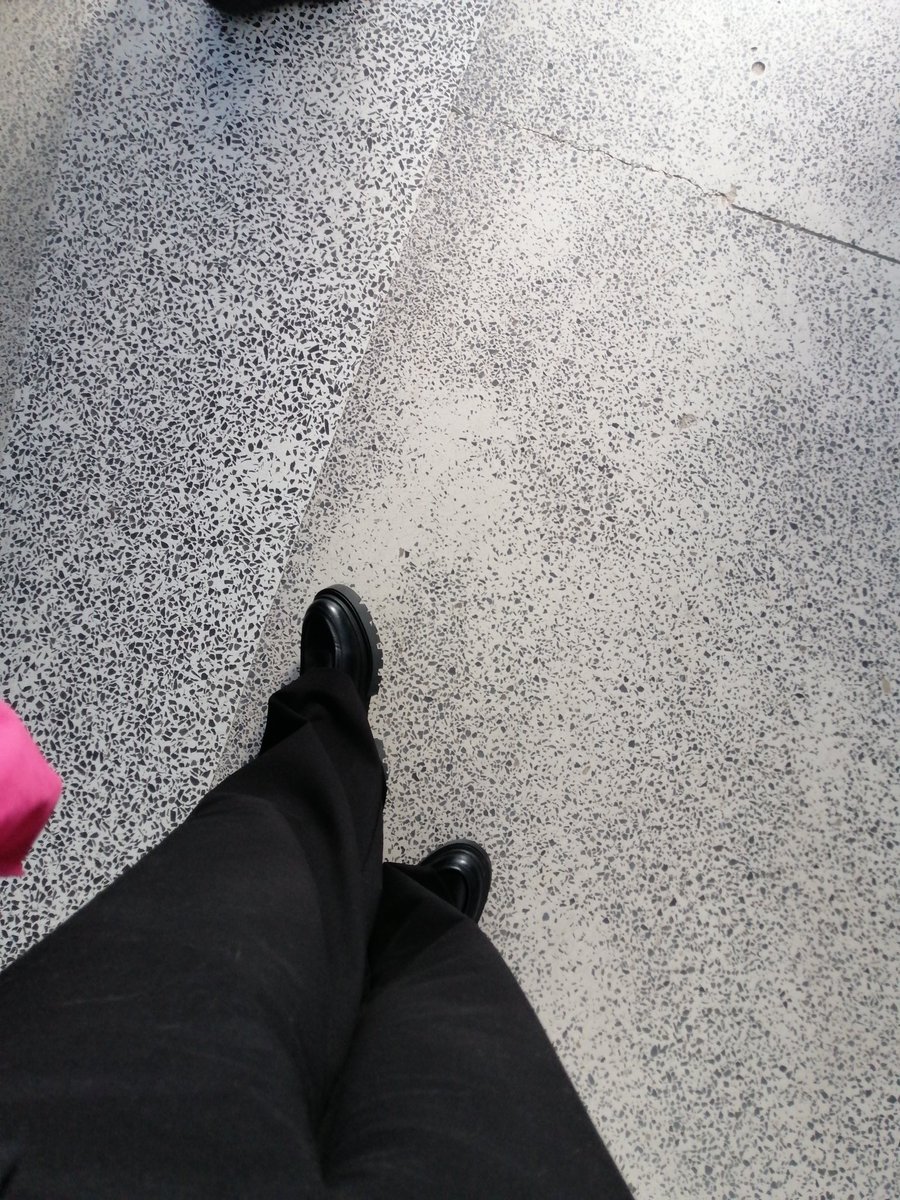 Kiimoen's tweet photo. Egzamin napisany i essa 🤟🤟🤟 #egzaminosmoklasisty2022 https://t.co/RYBkgMPqPT