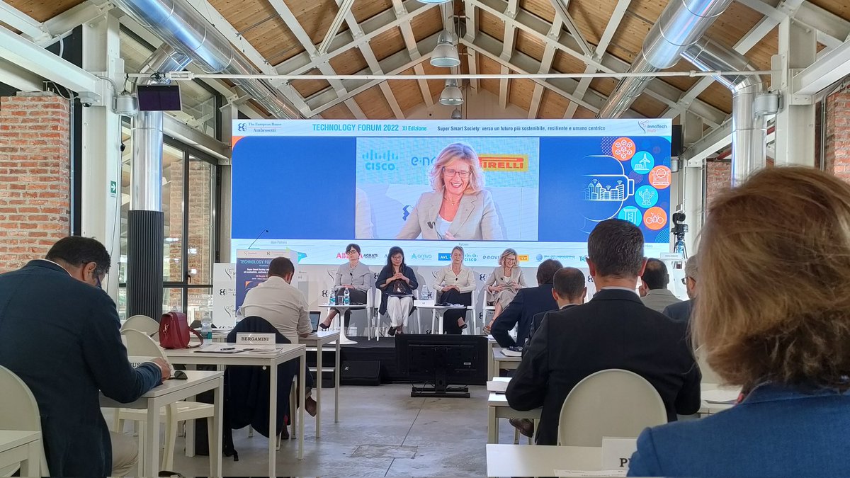 Ambrosetti_'s tweet image. .@robi_cocco @InnovazioneGov
Lavoriamo per l&apos;ecosistema, mettiamo insieme le nostre risorse e competenze per favorire la crescita e la #transizionedigitale 
#TechForum2022