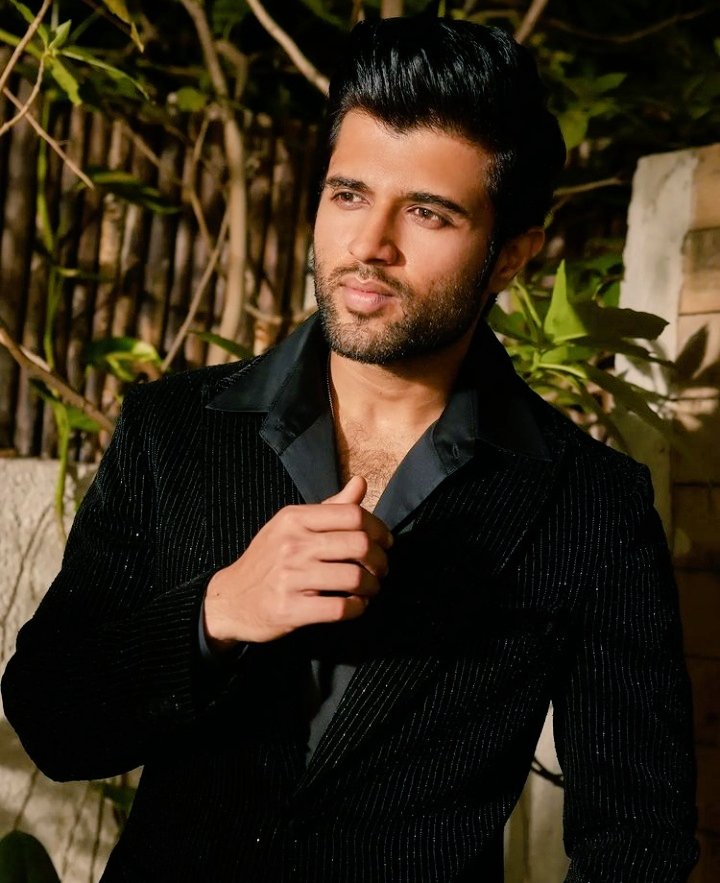 NeharikaRowdy's tweet photo. #Charming
@TheDeverakonda
#ilybaby https://t.co/dAKGZpT3oM