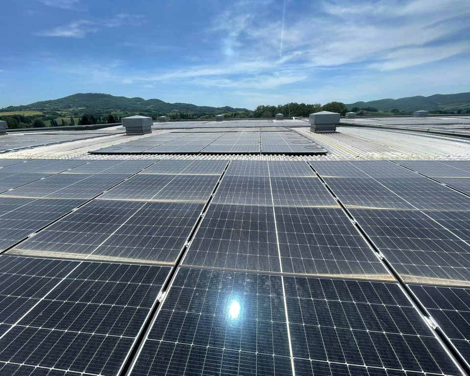 Ecosuntek's tweet photo. L'azienda ICOM S.p.a. si impegna nella ricerca di soluzioni di packaging. Dopo aver realizzato per loro un impianto fotovoltaico su tetto nel 2012, hanno deciso di darci nuovamente fiducia incaricandoci la realizzazione di un ampliamento che coprirà l’80% del loro autoconsumo. https://t.co/WHkopOggtM