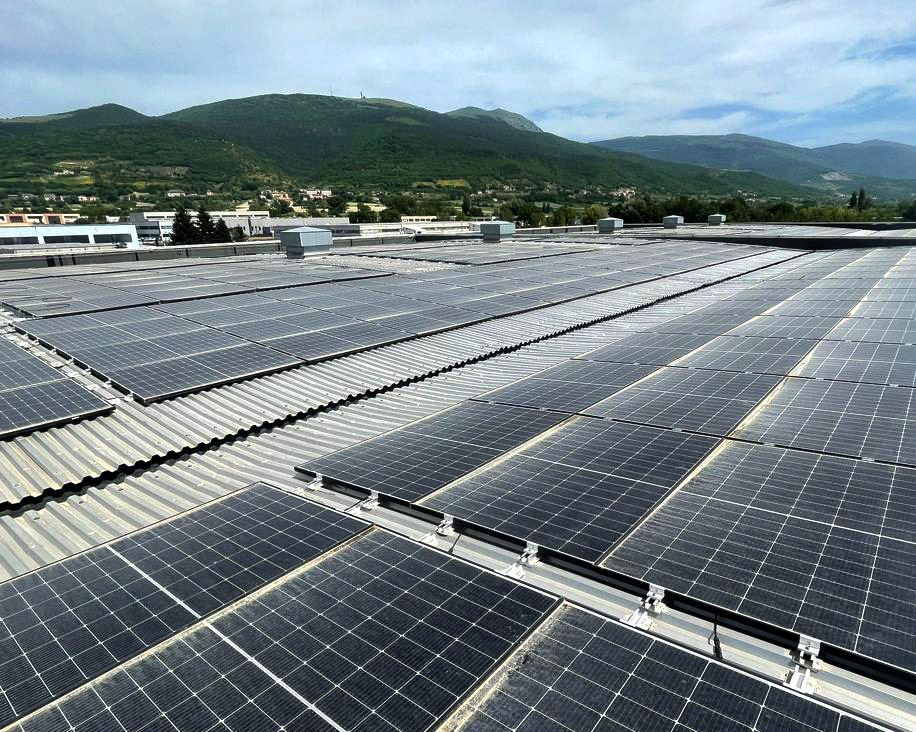Ecosuntek's tweet photo. L'azienda ICOM S.p.a. si impegna nella ricerca di soluzioni di packaging. Dopo aver realizzato per loro un impianto fotovoltaico su tetto nel 2012, hanno deciso di darci nuovamente fiducia incaricandoci la realizzazione di un ampliamento che coprirà l’80% del loro autoconsumo. https://t.co/WHkopOggtM