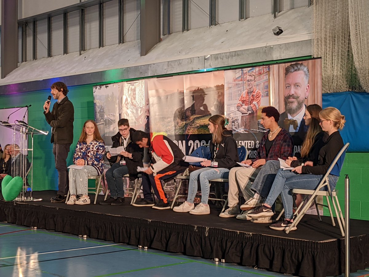 Brilliant to see the first panel: discussing the climate crisis with students from Halifax, chaired by the amazing Cllr @ScottAPatient #wearecalderdale