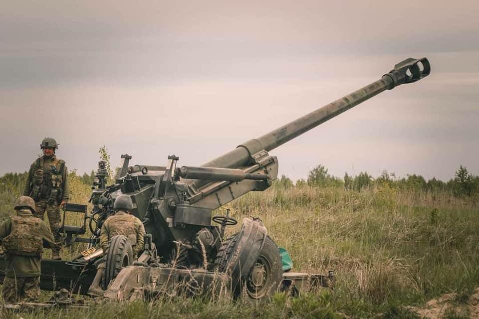 IAPonomarenko's tweet photo. Italian-provided 155 mm FH70 in Donbas https://t.co/t2RHTv0c7S
