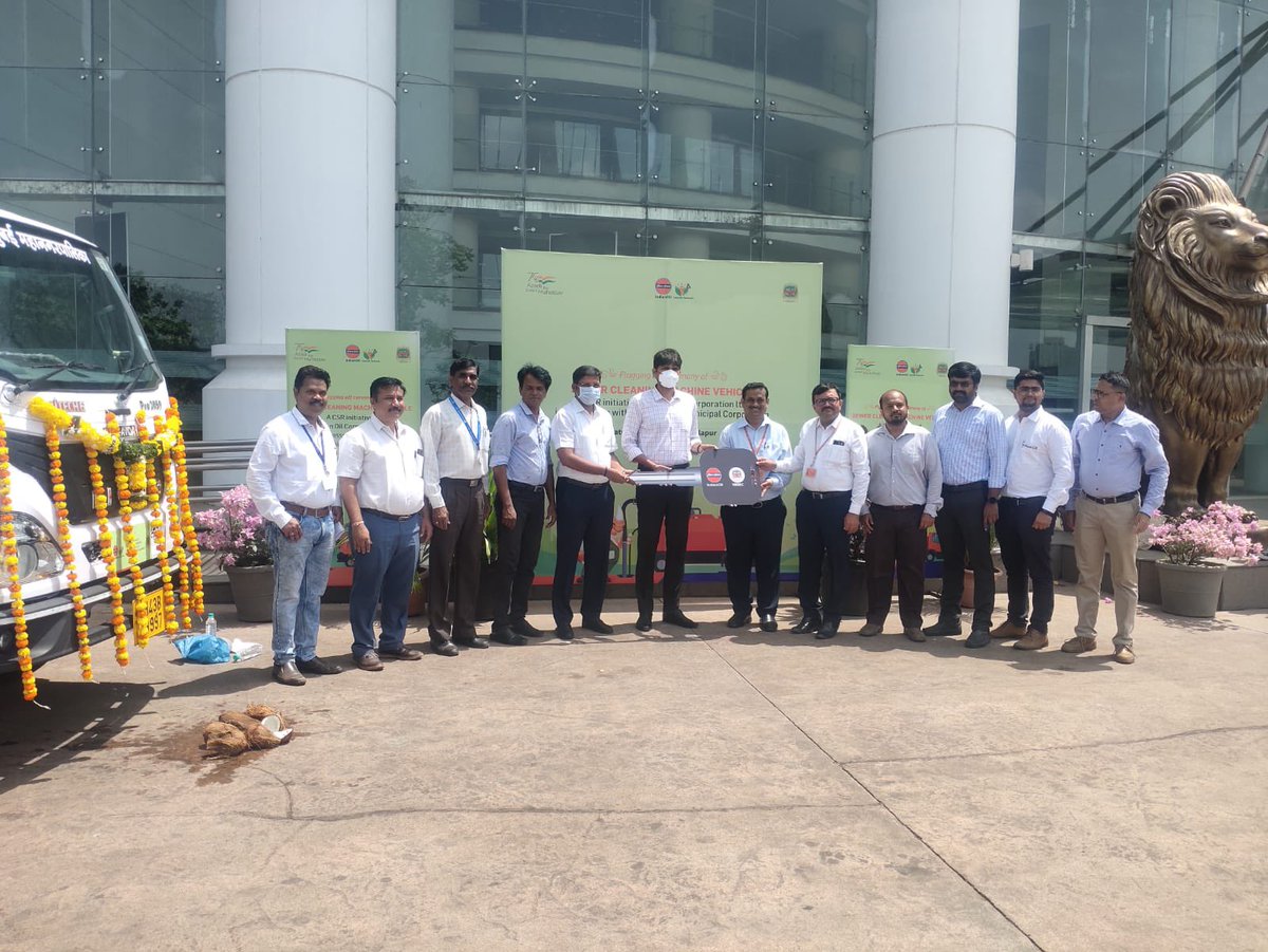 mkrishna3110's tweet photo. The AMRUT award winning sewer cleaning & de-silting Machine model The Kam Jet GR made by @KamAvida being gifted by Ms IOCL officials @DirMktg_iocl as part of their #CSR to New Mumbai MC @NMMCCommr !! https://t.co/OgTuvayaS1