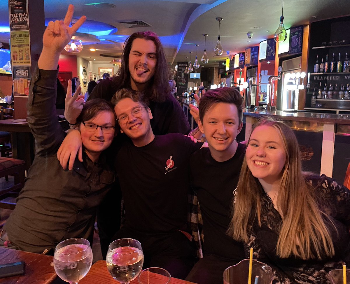 jsh_rob's tweet photo. TF2 has given me the opportunity to not only build a community I'm immensely proud of but also helped meet some of my best friends. I don't know where I'd be now if I didn't decide to stream the game three years ago. 
Thank you TF2, valve is doing you dirty.
#savetf2 https://t.co/fhSRMxlLpM