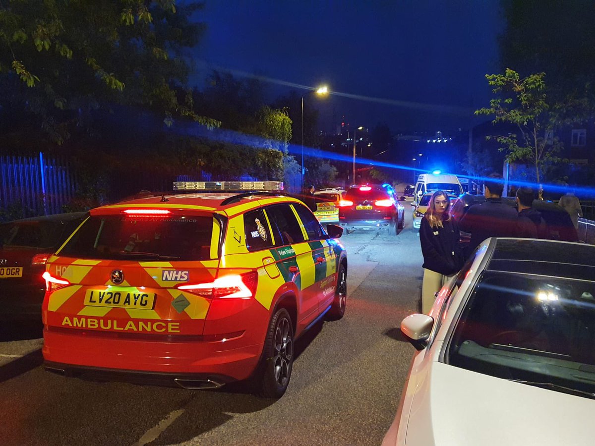 999London's tweet photo. Two men aged in their 20s are in hospital after suffering slash wounds in #Hackney last night.

Police were called to Bakers Hill, E5, at 9:39pm to reports of a disturbance involving a group of people. 

Conditions are non-life threatening.

No arrests have been made. https://t.co/mK0wuNRwru
