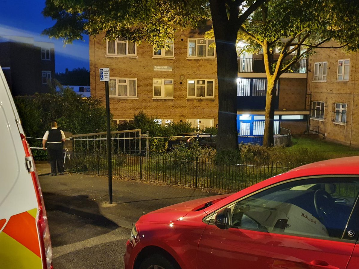 999London's tweet photo. Two men aged in their 20s are in hospital after suffering slash wounds in #Hackney last night.

Police were called to Bakers Hill, E5, at 9:39pm to reports of a disturbance involving a group of people. 

Conditions are non-life threatening.

No arrests have been made. https://t.co/mK0wuNRwru