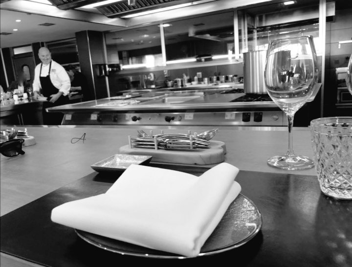 TomeuCuiner's tweet photo. Intimacy between chef and diner as a concept. 
@TomeuCaldentey #Cuiner #CarpeDiemCadaDia #SaComa #Mallorca https://t.co/PwTByt6GET https://t.co/453WLgLSZo