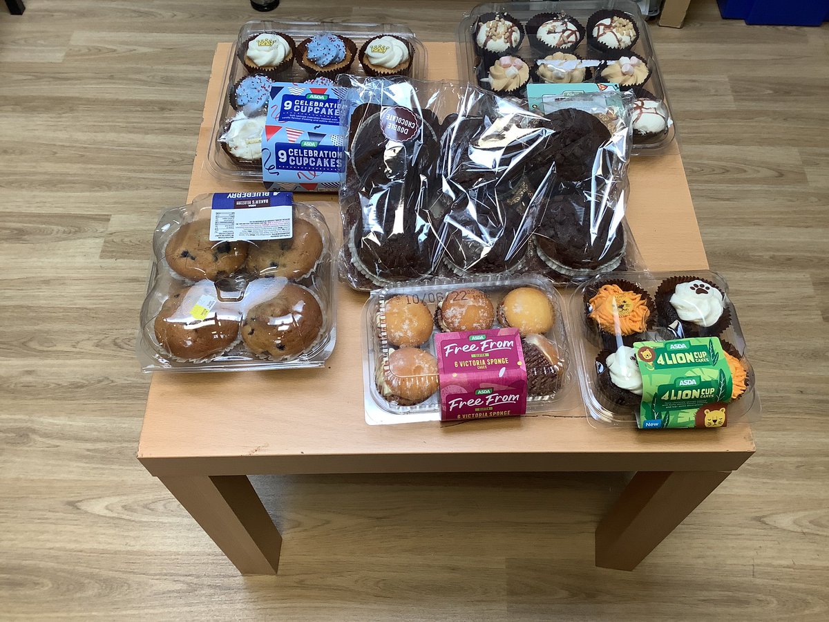 MrsFletcherYTP's tweet photo. Thank you for all our sweet treats today @TrustVictorious  I’m sure all of our staff will enjoy these @YewTreePrimSch https://t.co/LqDar9HshP