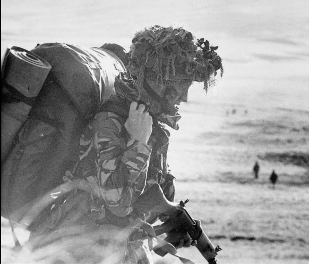 CheckCanopy's tweet photo. ON THIS DAY: 26 May 1982 — 2 Para 🟦 leaves Sussex Mountain for advance on Goose Green. @2PARA_HQ @Para_Training @TheParachuteReg #Falklands40 #40thanniversary #2Para #GooseGreen #FalklandIslands @FalklandsinUK #SAM82 https://t.co/Wm6LMopXol