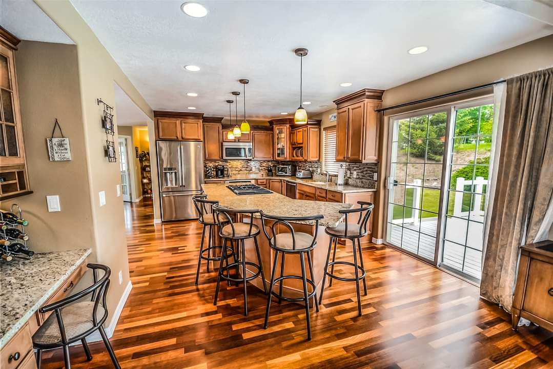 Builderdorm's tweet photo. Your perfect #bespokekitchen is just a vision away! Contact #BuilderDorm and watch your vision come to life. With our exquisite designs and knack for perfection, you will have your #dreamkitchen in no time! https://t.co/eXpDgyfVOD #kitchendesign #kitchens #newkitchen #kitchen https://t.co/4Y1uUWmNTN