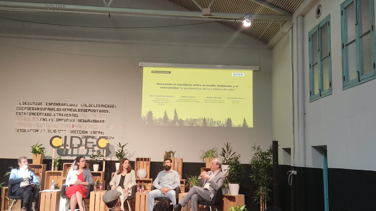somoscidec's tweet photo. Lo que siempre buscamos de una norma es que solucione un problema. Si no se puede cumplir no va a solucionar problemas. Nuestro objetivo es escuchar. No solo a los consumidores, sino al resto. Ver lo que están haciendo las empresas y ayudarles a cambiar. 👉Fernando Moner (CECU) https://t.co/mygVAEWnUP