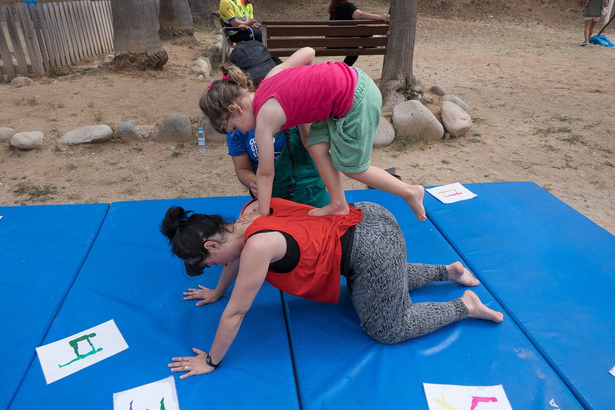 curtcirckit's tweet photo. Torna el TALLER DE CIRC del #CurtCircKit!! 👏🏽🤹🏻‍♀️
Divendres 3 de juny de 17 a 19h us esperem a la Plaça de les Mallorquines de @Montgat per fer malabars, equilibris, trapezi… i un munt d’acrobacies!🤸🏽‍♂️

Activitat gratuïta i oberta a tots els públics (de 2 a 99 anys) #curtcirckit22 https://t.co/xZZ4UCd8uz
