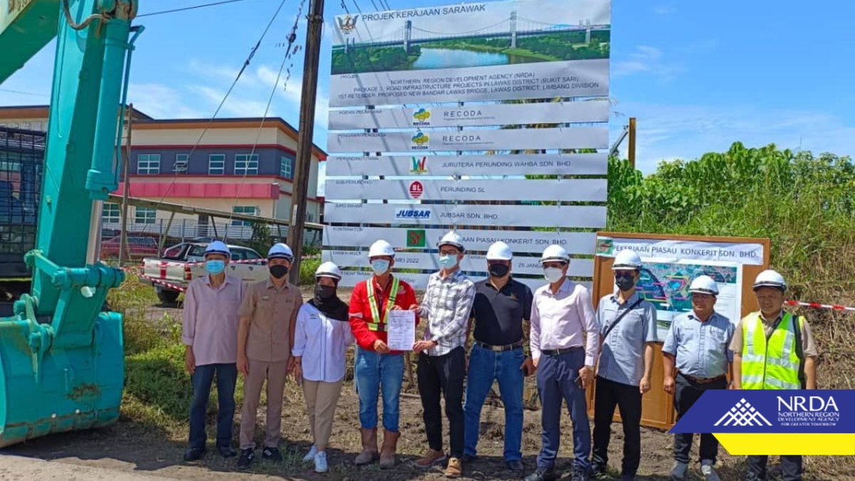 recodasarawak's tweet photo. We hand over the proposed New Bandar Lawas Bridge project today for construction work to begin. A 640-metre balanced cantilever bridge will be constructed over Batang Lawas.
READ MORE: https://t.co/GPvZAiZVet
#RECODA #SCORE #investSCORE #NRDA #Lawas #SungaiMerapok https://t.co/adMCSVsSIz
