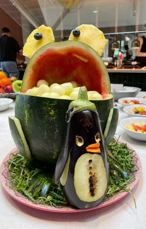 Homerton Events (@homertonevents) on Twitter photo Our head chef is having some fun with serving the fruit desserts today!🍉 Our head chef is having some fun with serving the fruit desserts today!🍉