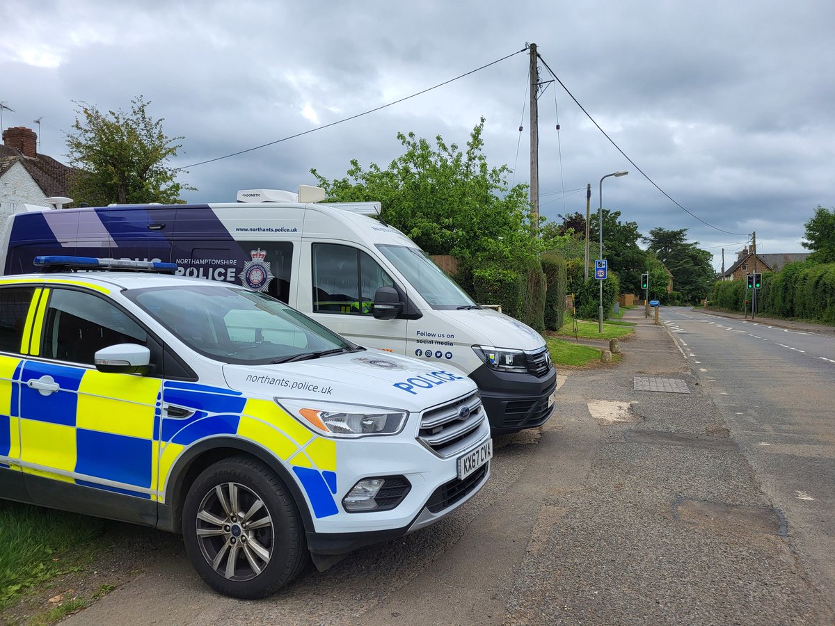 pc1649's tweet photo. Your local officers are currently at Chipping Warden with the Beat Bus. Come down and have a chat with us.@SthNorthantsNPT @BrackleyNptSgt https://t.co/pokl6pF6ru