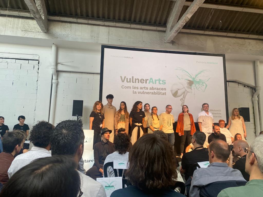 ProjecteFILS's tweet photo. Avui assistim al #Mutare22 de la @FundacioCarulla per poder connectar les nostres VulnerHabilitats entre el sector social i el cultural, posant la persona al centre, com fem al @ProjecteFILS de la @fundacioires
Som tot orelles!!! https://t.co/L8E3CzfIGE