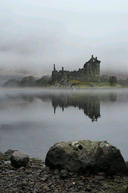 marixapanda's tweet photo. #BeautifulRuins Kilchurn Castle/Scotland https://t.co/QX5NnpIbGS