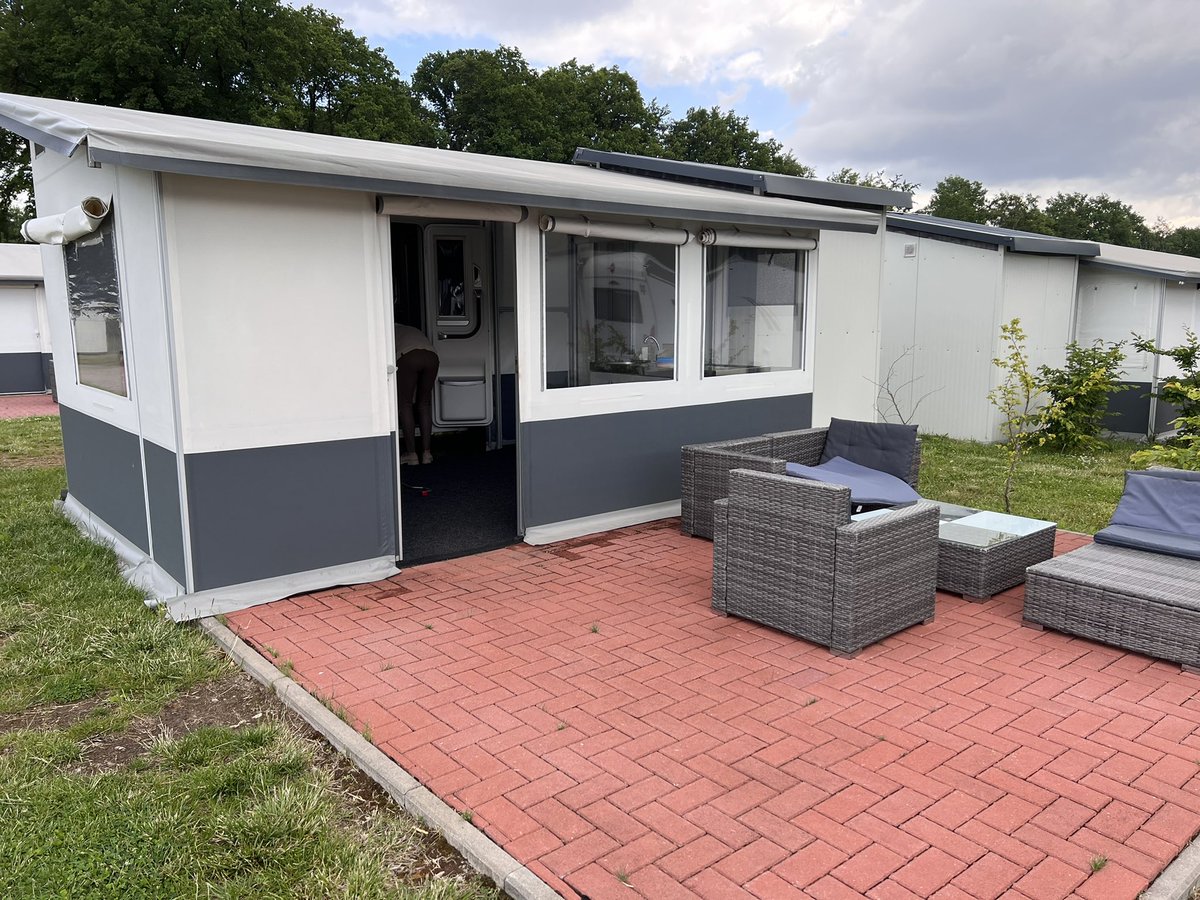 BerendVeneklaas's tweet photo. Aangekomen op de camping in Tecklenburg om zaterdag deel te nemen aan de Tecklenburgrundfahrt @TecklenburgRF1 https://t.co/Gv8qsiU407