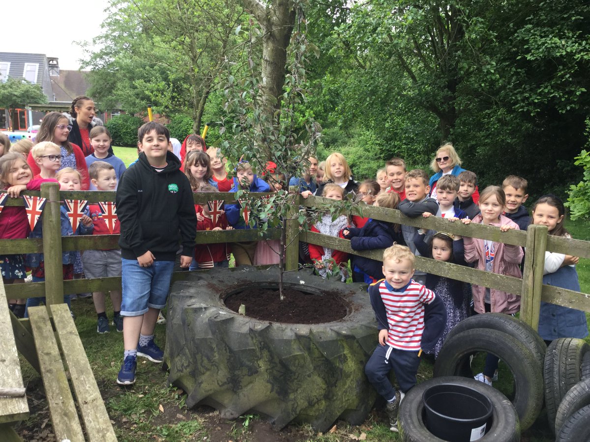 MoorFirst's tweet photo. As part of our Jubilee celebrations, the oldest and youngest members of our school have planted a love apple tree  in  our  school  ground  🌳 Massive  thank  you  to  @ProctorsNursery for  donating  the  tree  to  our  school,  we  can’t   wait  to  watch  it  grow.😊🇬🇧👸🏼 https://t.co/1FzCYMegvT