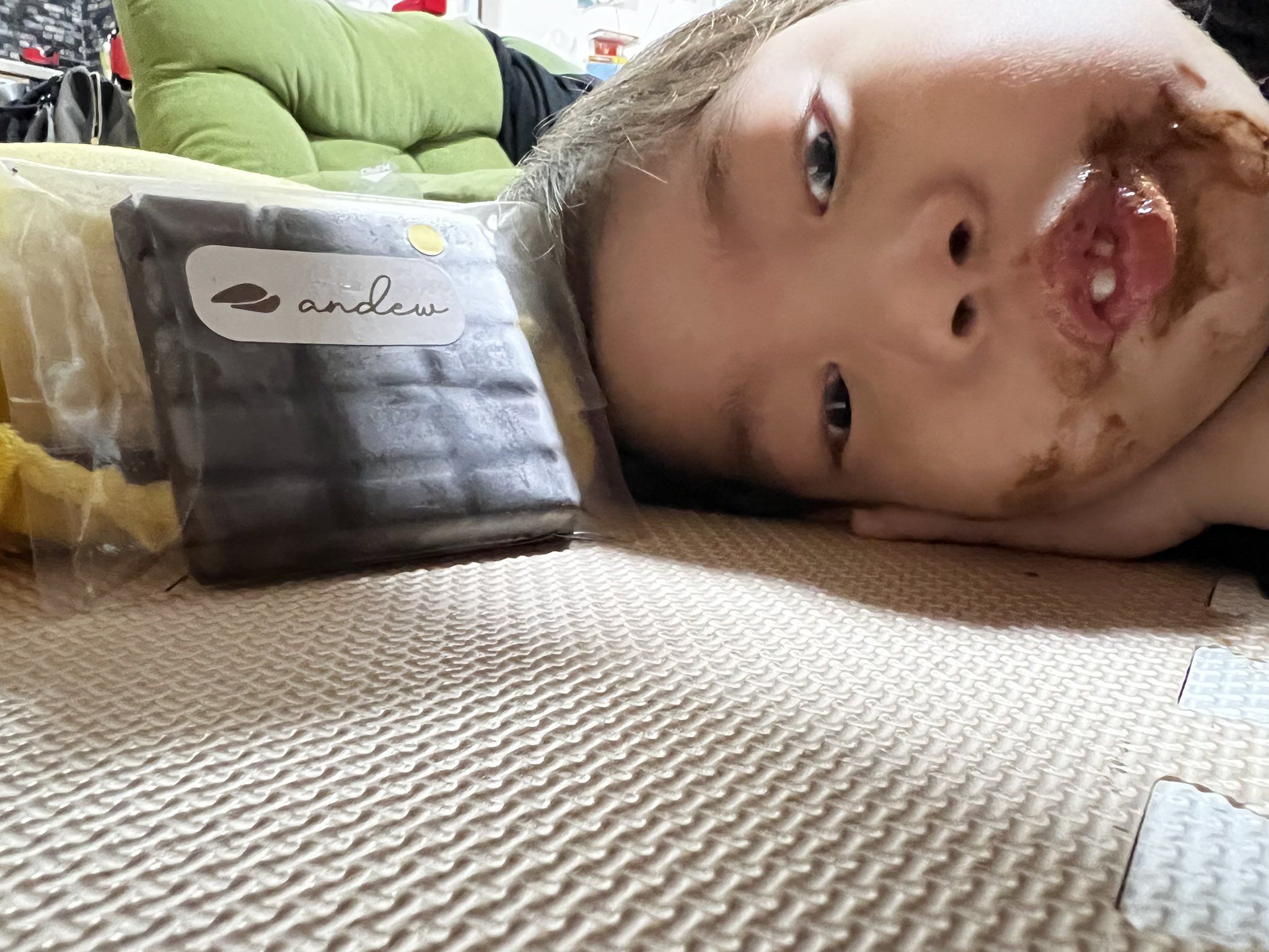 さや吉 3ヶ月ぶりに長男が笑いながら食べてくれたー 10分経った今でも嘔吐も吐き気もないー 嬉しそうにご飯食べてたの久々過ぎて母大号泣 本当にありがとう世界一やさしいチョコレート 世界一子供を笑顔にするチョコだよ 世界一