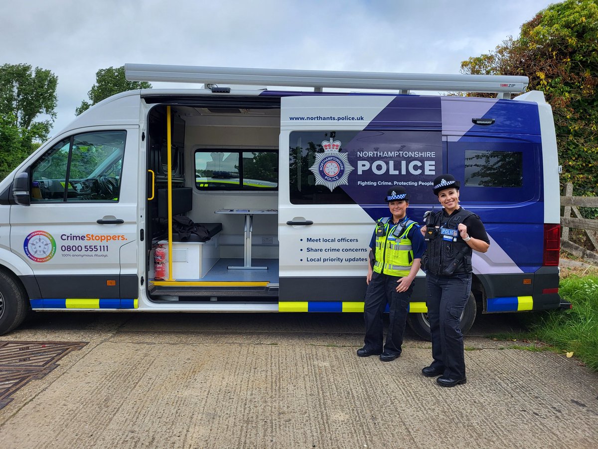 pc1649's tweet photo. PC1649 and PCSO7182 are currently at Chipping Warden https://t.co/7VAlRRE83F
