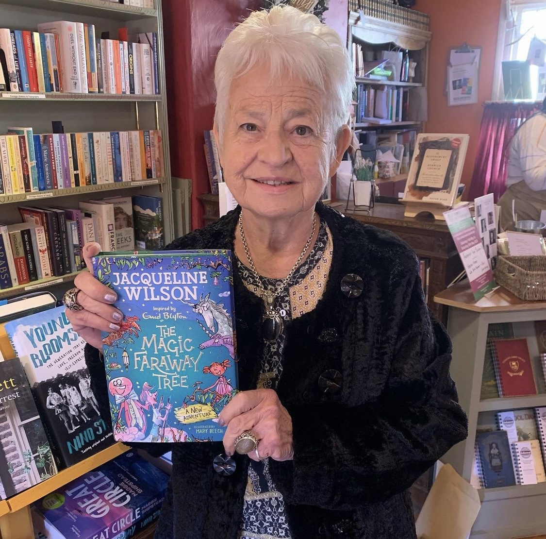 MuchAdoBooks's tweet photo. So fabulous to welcome Jacqueline Wilson to the shop - she signed copies of the brand new Magic Faraway Tree: A New Adventure, inspired by #enidblyton It looks brilliant, great illustrations by Mark Beech. Thank you Jacky for signing some copies! https://t.co/Hwl6LIGzy9 https://t.co/fQw8CE9mFB