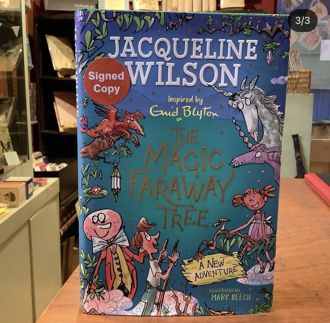 So fabulous to welcome Jacqueline Wilson to the shop - she signed copies of the brand new Magic Faraway Tree: A New Adventure, inspired by #enidblyton It looks brilliant, great illustrations by Mark Beech. Thank you Jacky for signing some copies! muchadobooks.com/products/jacqu…