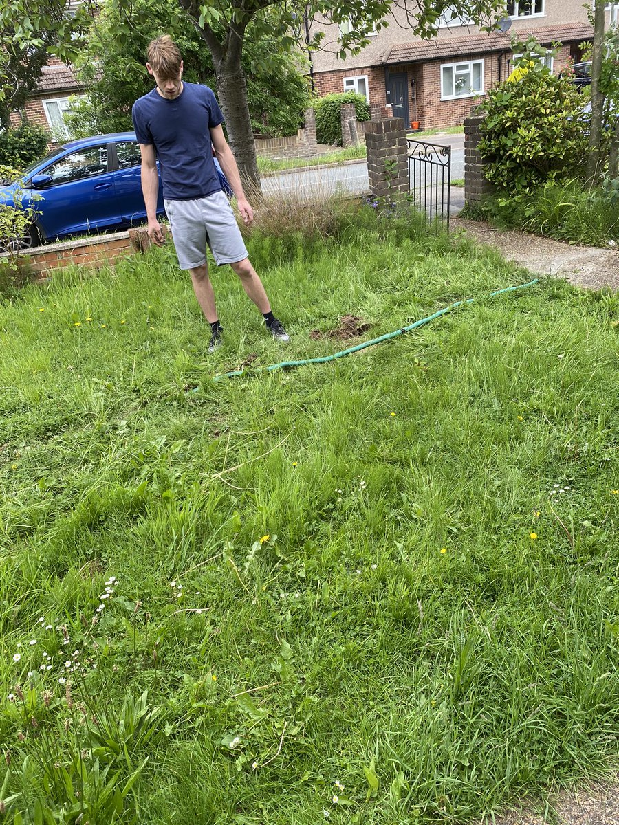 harriettbloom's tweet photo. @virginmedia Good Morning. I have returned to holiday to find your workmen have ripped my front garden up without permission and not carried out full repairs to my garden https://t.co/Y2JluAmxVu