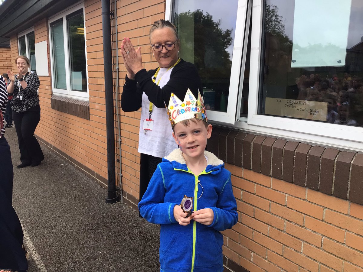 SPS_Year_2's tweet photo. Our first whole school assembly to celebrate the Queen’s Jubilee. What great crowns too! #QueensJubilee https://t.co/XJCFXuhsNr
