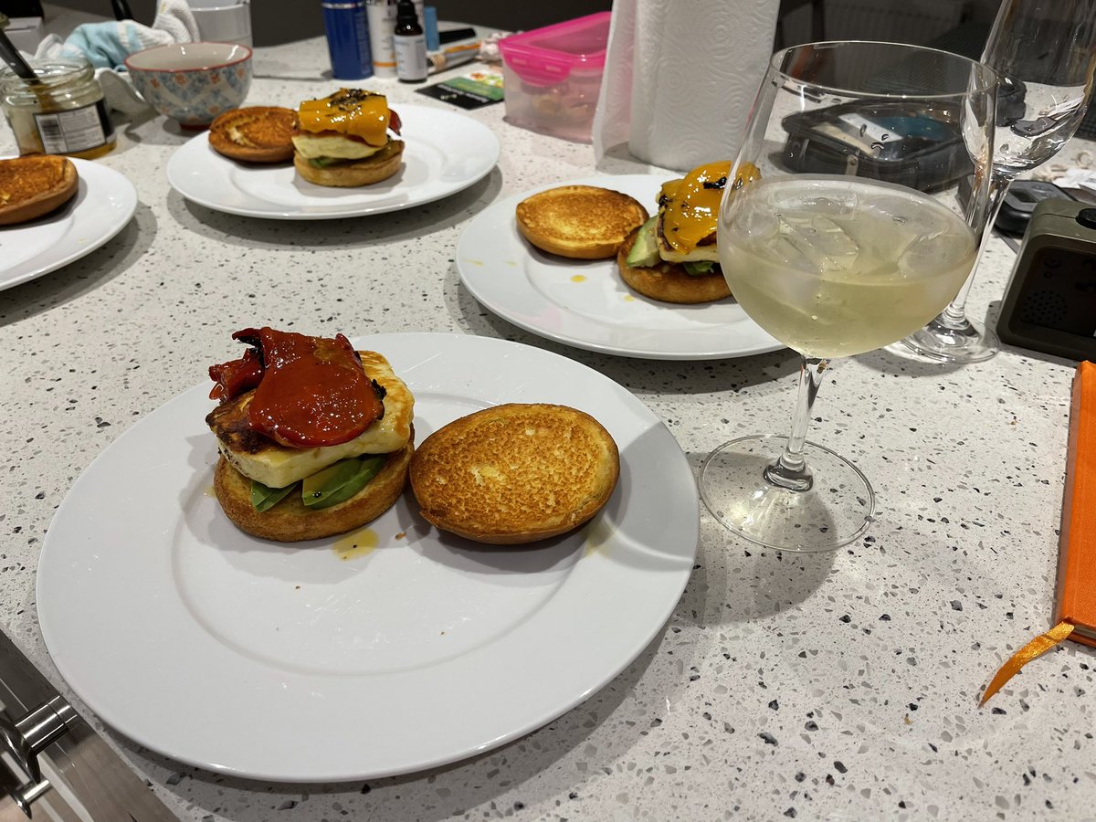 mahonchrissy's tweet image. When @berniemahon cooks up the goods 🥰 @dunnesstores #SimpleBestRange #halloumiBurger #GFCooking