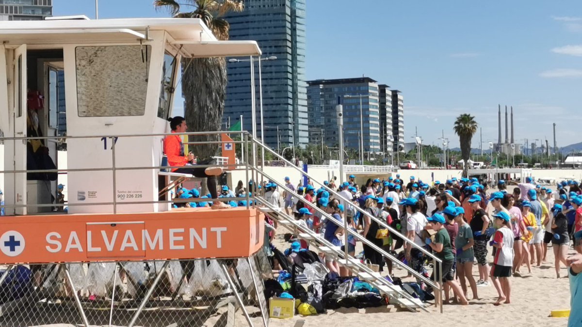 Feproser's tweet photo. A l'escola #BlauFEP ha iniciat un camí que avui ens durà a la platja per tancar un curs on hem parlat de justícia global, migratòria i climatica.
#EscolesSostenibles @ecoFEP @eco_FEP @EscolesXESC @esenred21 @premsa_sost @creart_ong @el_gecko_con_botas @proactivaopenarms https://t.co/br89UVXSn8