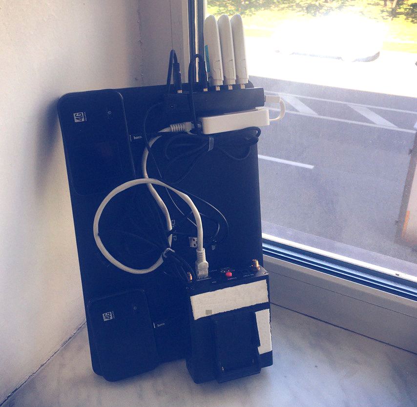 GaraninApps's tweet photo. Recently, a new bonding theme was tested, using equipment assembled from improvised means. We present to your attention a photo of our device (cheap Windows-netbook, few 3G modems, HW-encoder and tape)
https://t.co/pKtY2sEBuC

#SRT #SRTMiniServer #SRTBonding #SRTStreamer https://t.co/JwEhM1BLYt