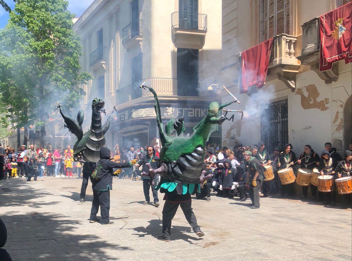 EnricVillar's tweet photo. Demà Divendres 27 les figures institucionals, tornen a Can Marfà.
Dragalio, Drac i els Nans i família Robafaves, tornem amb cercavila des de l'ajuntament fins a Can Marfà.

Sortim de l'ajuntament a les 20:30. https://t.co/0NmGgXcDqG