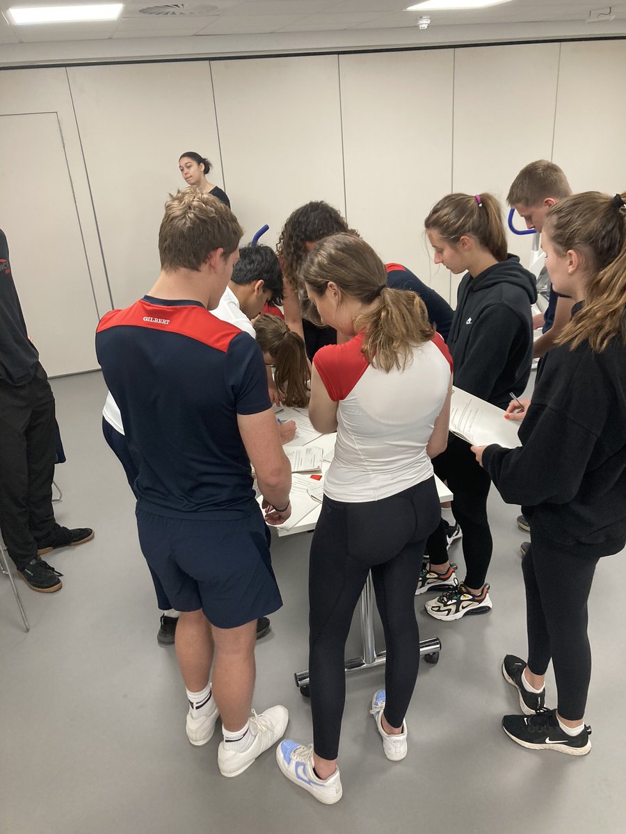 First data analysis session focussing on predicted V02max values.
