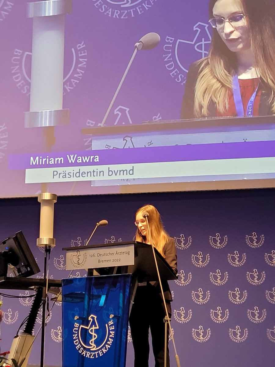 bvmd_de's tweet photo. "Damit der Masterplan 2020 kein Masterplan 2030 wird - oder, da wir in Bremen sind: Reform oder Schiffbruch."

Mit eindringlichen Worten hat unsere Präsidentin @MiriamWawra vor dem Plenum des #daet2022 für die neue Approbationsordnung und Themen der Medizinstudierenden geworben. https://t.co/Y33EktrPgD