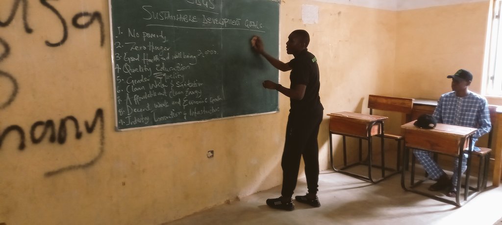 Aleemousman's tweet photo. Today again, just like yesterday and the day after. Sustainable Development goals no. 2,12 and 13 courtesy of @LEAPAfrica
#BeAFoodHero https://t.co/SzbBtFSi5f