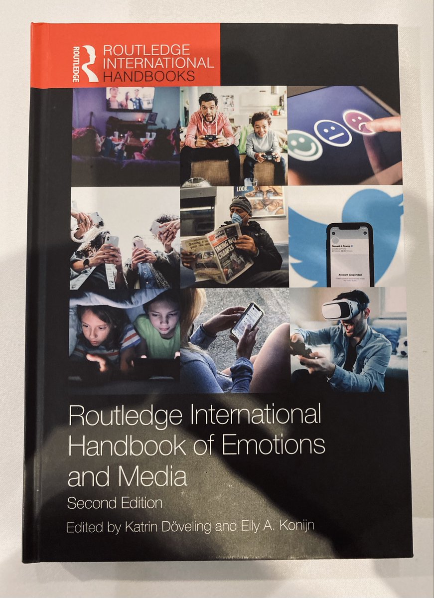 JanSueselbeck's tweet photo. Katrin Döveling (Darmstadt) lässt bei unserer Tagung “Emotionen - Medien - Diskurse” hier in Bydgoszcz ihr soeben erschienenes “International Handbook of Emotions and Media” herumgehen. #AffectStudies https://t.co/XVpWU1xLKR