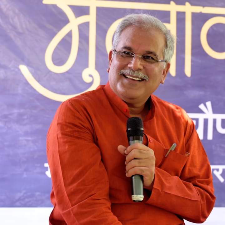 हुकुम के इक्के 
धुन के पक्के 
मत करना हम पर तुम डाउट..
फ़र्स्ट बॉल से लास्ट बॉल तक 
हिम्मत रहती है नॉट आउट! 

हाथ में बल्ला
खुल्लम-खुल्ला
परवाह हम करते ही नहीं..
आग के गोले
फेंको हम पे
गेंद से हम डरते ही नहीं!

 <a href="/bhupeshbaghel/">Bhupesh Baghel</a>

#BhupeshTuharDwar
