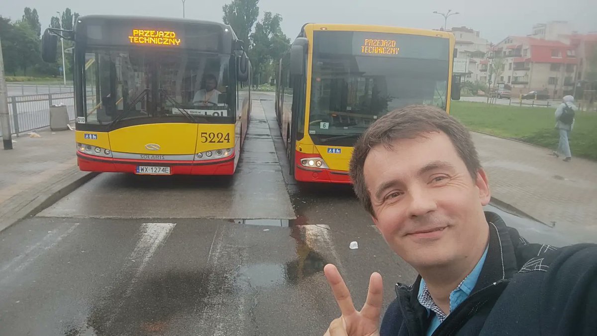 WarsawRobDriver's tweet image. Kierowcy to ludzie którzy zawierają swoje przyjaźnie i znajomości. Są lubiani wśród kolegów i koleżanek na mieście. Oto jeden z nich. Poznajcie Mateusza #kierowca_autobusu92 
Dobrego dnia dla Was... Pozdrawiam
#warsawbusdriver #mza #warszawa