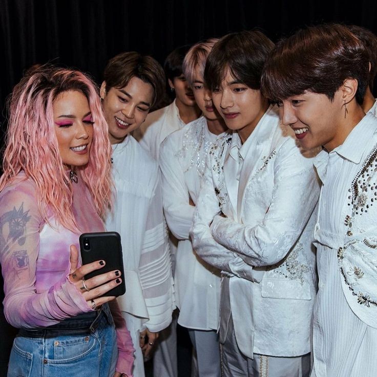 BtsarmyKerry's tweet photo. Bts and Halsey #BoyWithLuv https://t.co/sbdOwRfsjF