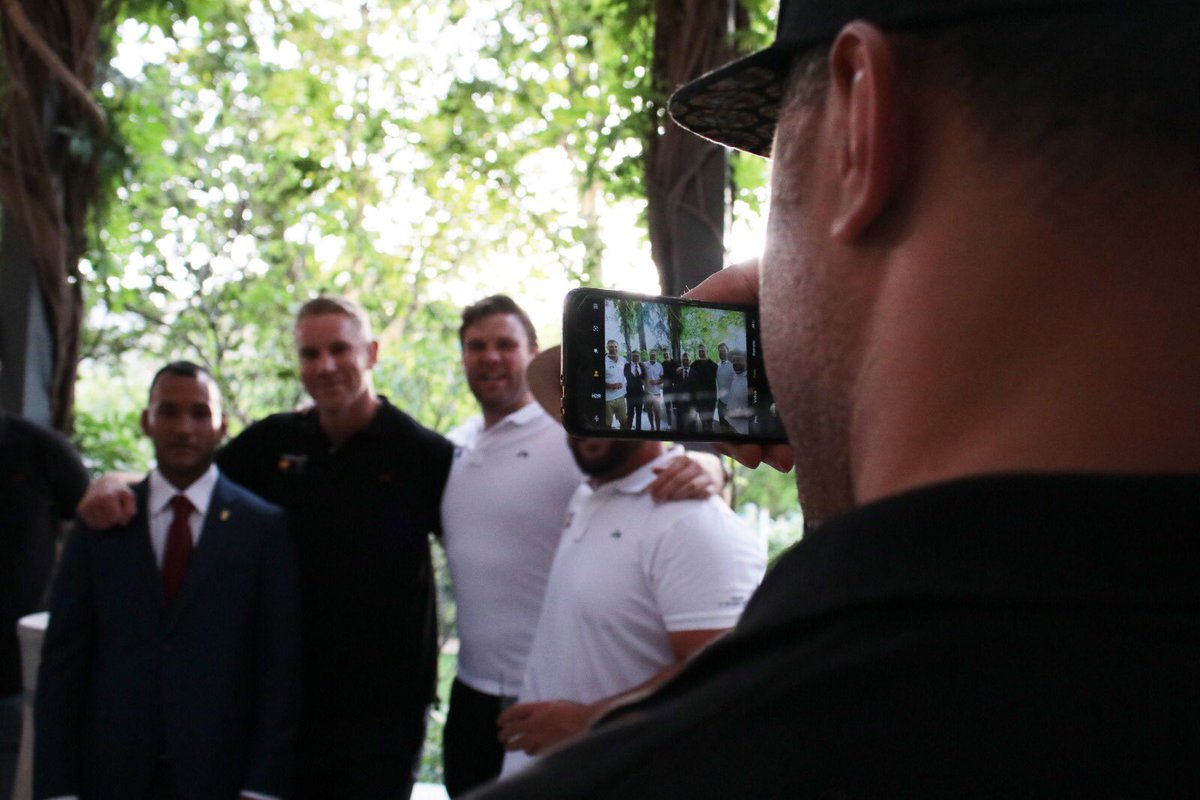 allandgo8's tweet image. Parece que nuestros CCs 👩‍💻👨‍💻 tienen muy claro cuál ha sido el evento de la semana y es el protagonista de sus 🇳🇿 FAVS DE LA SEMANA 🇳🇿

1️⃣ y 2️⃣ - @JIzquierdoLFCR 
3️⃣ y 4️⃣ - @PaulaHdeLucas

👇 ¿Qué os parecen?

#allandgo @house_kiwi #allandgospirit #favsdelasemana #duelodeCMs