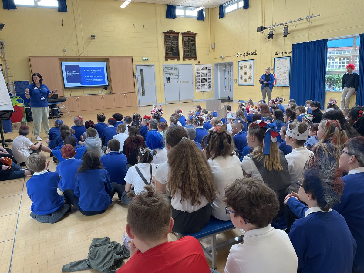 CambRdSchool's tweet photo. Our amazing KS2 children are practising ready for the school performance this afternoon 🇬🇧🇬🇧
@MusicalRoutes @HChetwood https://t.co/ZCLJF8r9Ae