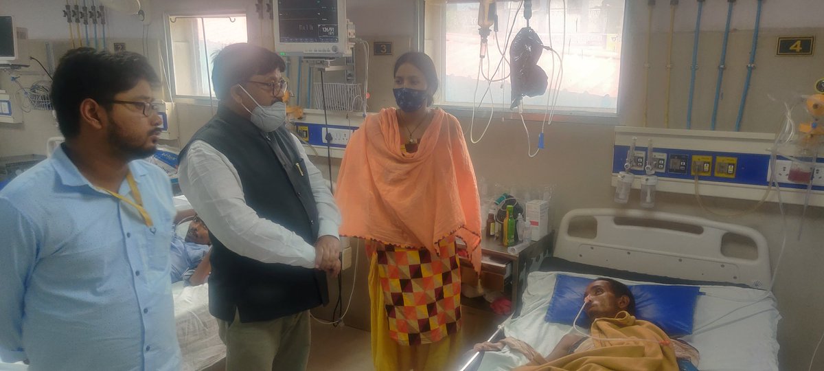 Mujahidoffici's tweet photo. आज आईजीआईएमएस पटना पहुंच कर हाफिज मेराज का हाल चाल लिए। आगे के इलाज के संबंध में कल न्यूरो सर्जन से डा जीशानुर रहमान बात करेंगे।आप सभों से दुआ की दरखास्त है। https://t.co/eKwicj3hL6