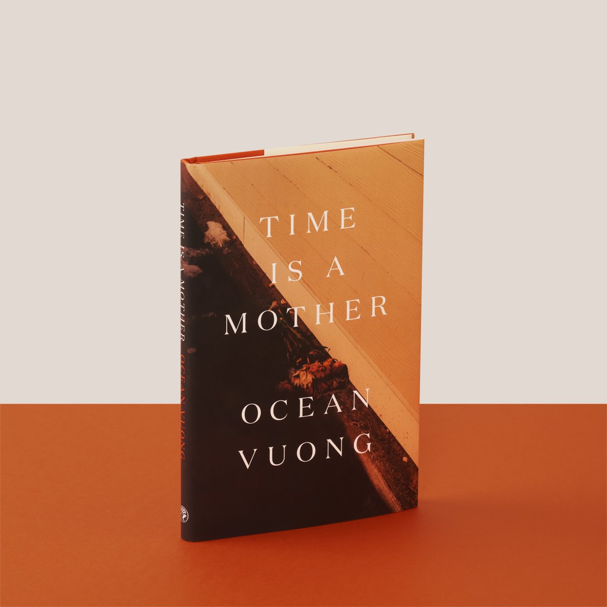 PenguinUKBooks's tweet photo. Critically acclaimed poet Ocean Vuong returned earlier this year with #TimeIsAMother, an intimate collection expanding on the themes of grief and family that he first explored in word-of-mouth sensation, On Earth We're Briefly Gorgeous. Have you read it yet?
📚✨ https://t.co/3SbKFf9BKQ