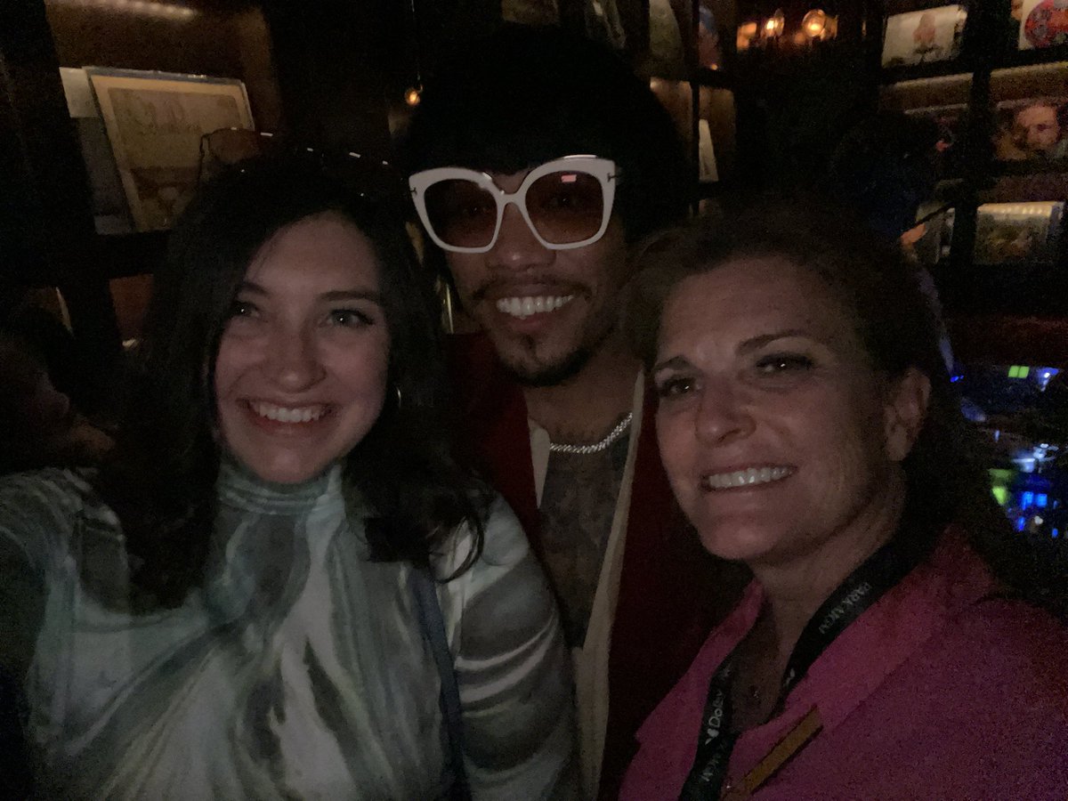 mereraye's tweet photo. The best night of my ENTIRE life @AndersonPaak #ontherecord #silksonic https://t.co/zqN6xeSszF