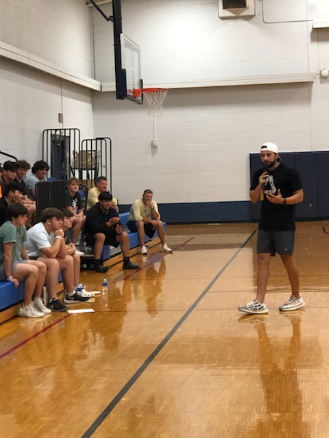 OCathletics1819's tweet photo. 𝓐𝓵𝓾𝓶𝓷𝓲 𝓢𝓹𝓸𝓽𝓵𝓲𝓰𝓱𝓽 🔦
𝗦𝗮𝗺 𝗕𝗲𝗿𝗻𝗮𝗹 joins us at FCA! 

Big THANKS to @theSamBernal, former 🏀 Panther, for using his talents to continue to build God's kingdom. Thank you for dedicating your time investing in our students! #OCYouKnow #OCFamily https://t.co/eKrF1Z0h9r